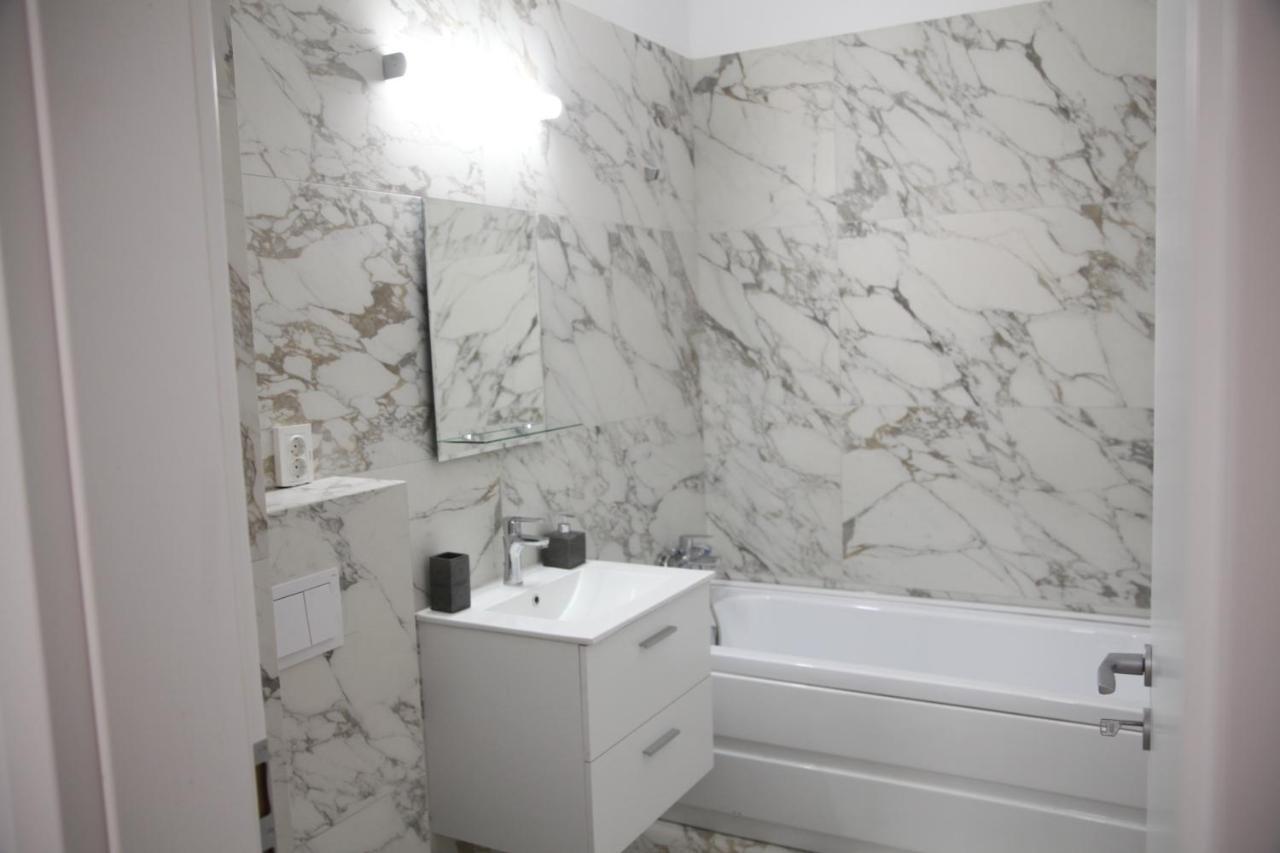 Luxury Downtown Apartment Cluj-Napoca Buitenkant foto