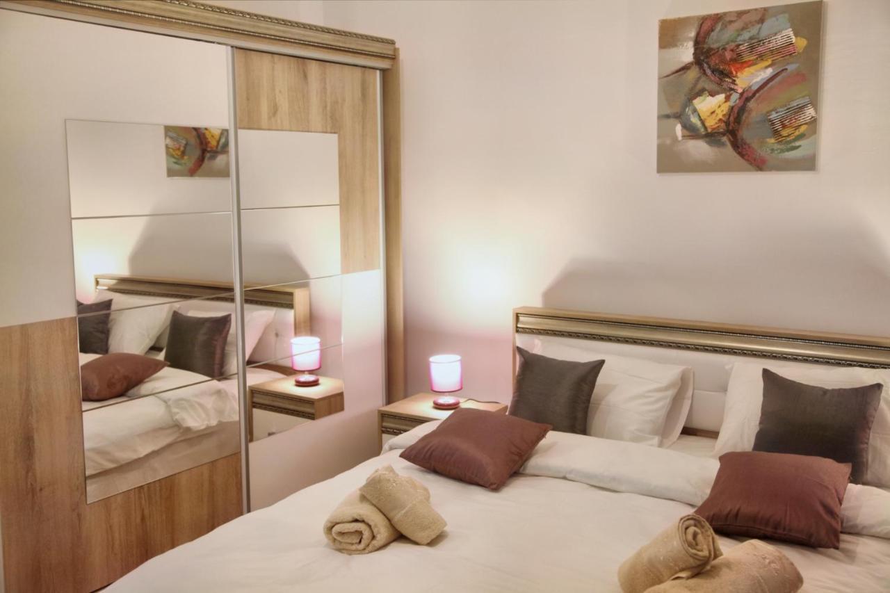 Luxury Downtown Apartment Cluj-Napoca Buitenkant foto